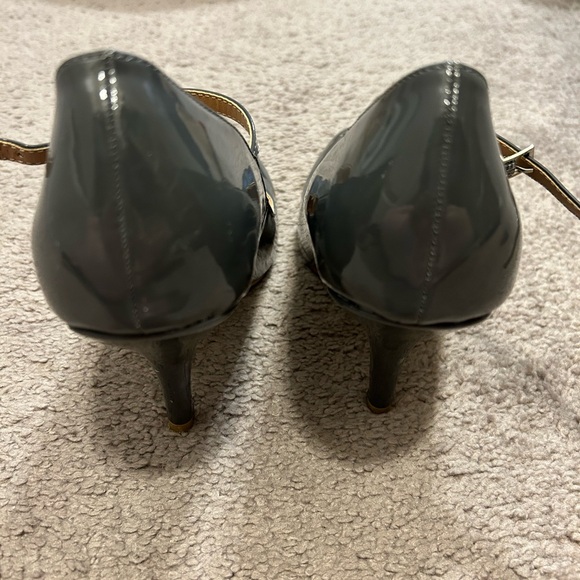 Grey patent leather Mary Jane’s, size 7.5 - Picture 4 of 4